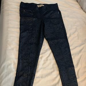 Leather Look Stretch Pull-On Pants w/front zippered pockets